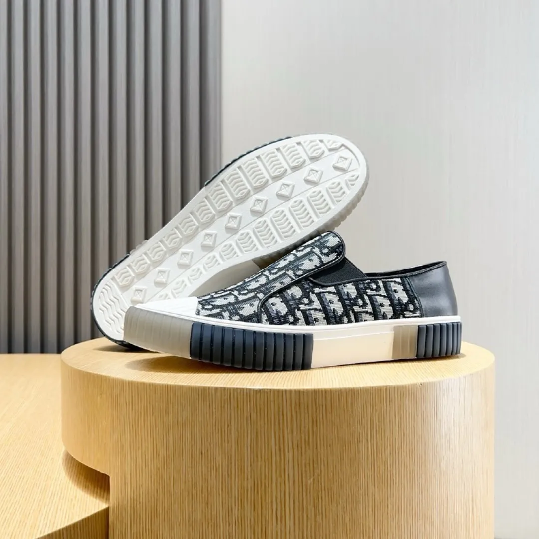 Men's men's shoes💰P400💰[DIOR] Dior's new slip-on shoes🆕Exclusive hot-selling items in stock✨Very comfortable on the feet, fine workmanship Material: Original fabric➕High-quality sheepskin lining + original wear-resistant outsole👍🏻Features: High-end and comfortable, purely handmade to create the perfect shoe that suits you best. Number of yards: 38–45